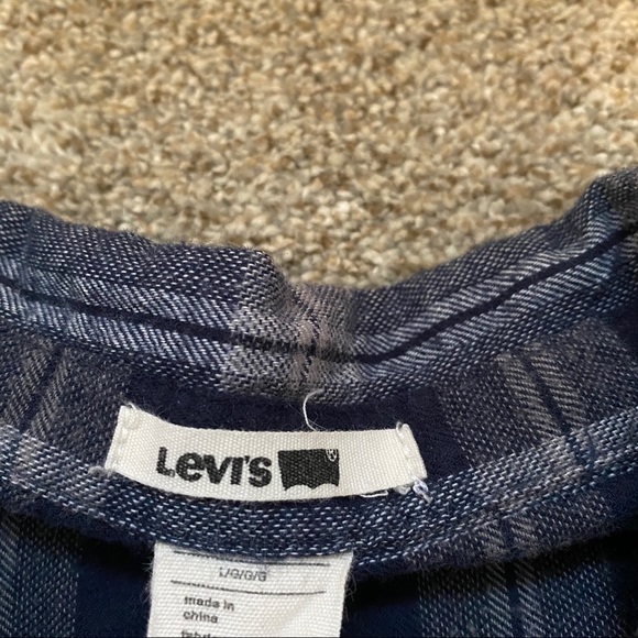 Levi’s Button Up - Picture 2 of 2